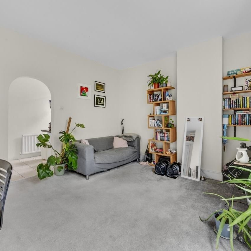 1 Bed Flat, Walm Lane, NW2 - Photo 1