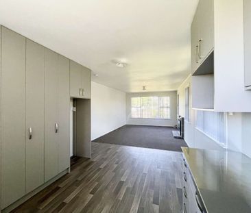 Cozy on Cracroft - Photo 2