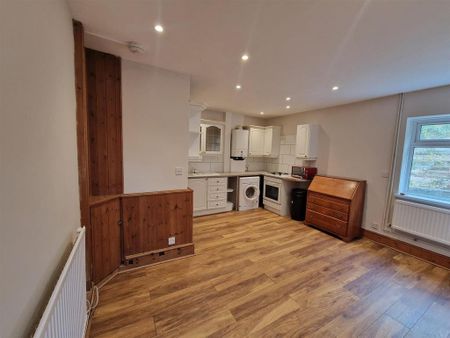 1 bedroom maisonette to rent - Photo 2