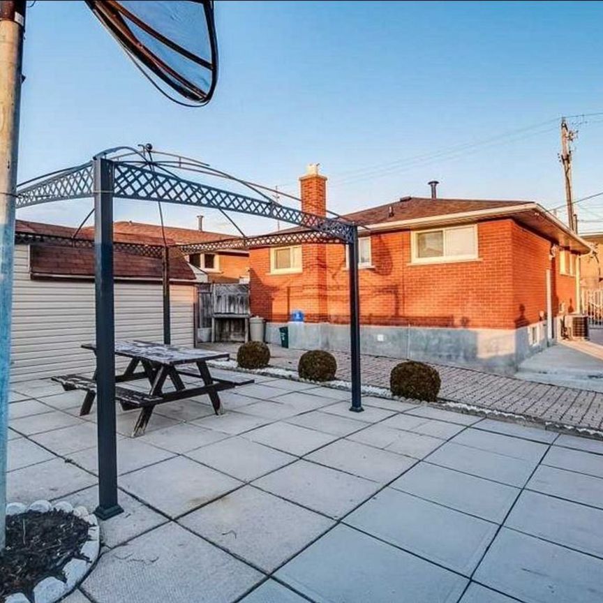 For Lease - 1068 Garth Street Unit# Basement, Hamilton, Ontario - Photo 1