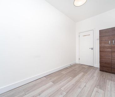 3 bedroom flat to rent - Photo 2