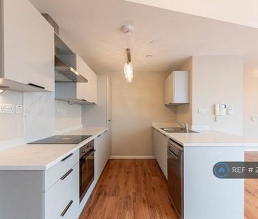 3 bedroom flat to rent - Photo 6
