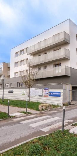 T3 AVEC BALCON ET DEUX PARKINGS - Photo 1