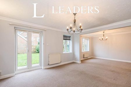 4 bedroom detached house to rent - Photo 2