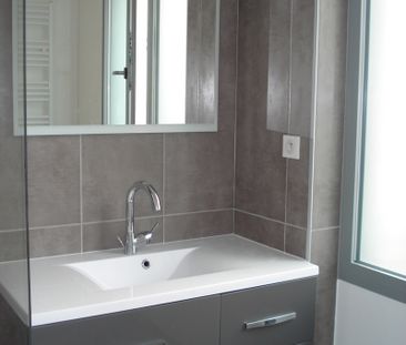 Location Appartement 4 pièces 113m² FONTENAY LE COMTE 85200 - Photo 6