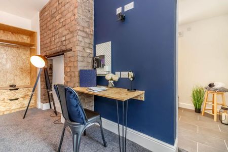 1 bedroom in a house share to rent - Photo 2