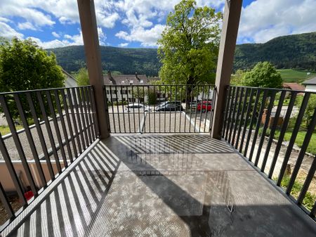 Appartement rénové de 3 pièces avec terrasse et vue dégagée - Foto 4