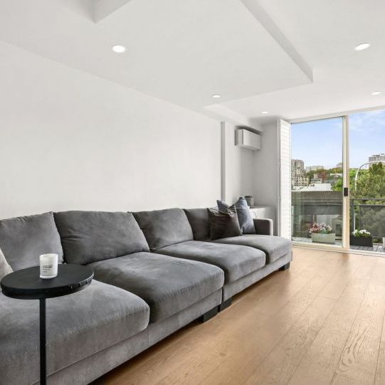 Dual Level Penthouse with Private Rooftop Entertaining & City Views - Photo 1