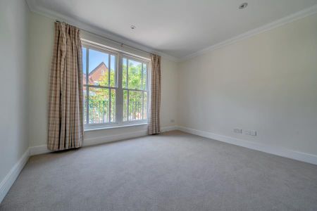 4 bedroom townhouse to rent - Photo 3