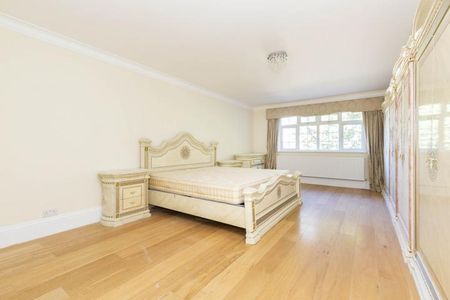 Grand home with off street parking - Photo 2