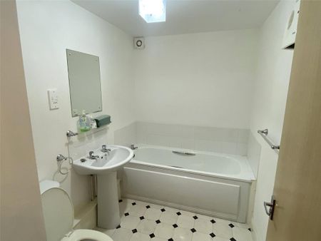 2 bedroom flat to rent - Photo 3