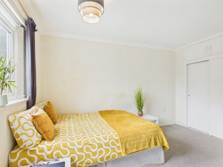 3 bedroom flat to rent - Photo 4