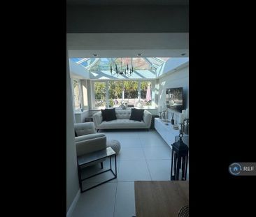 4 bedroom detached house to rent - Photo 1