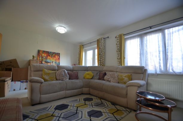 4 bedroom Semi-detached house to rent - Photo 1