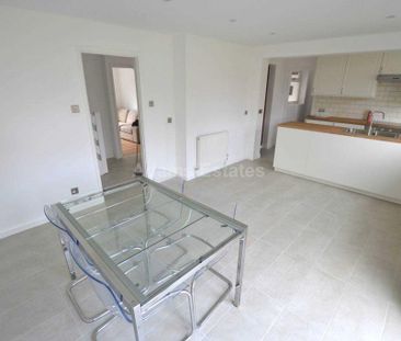 4 bedroom semi-detached house to rent - Photo 2