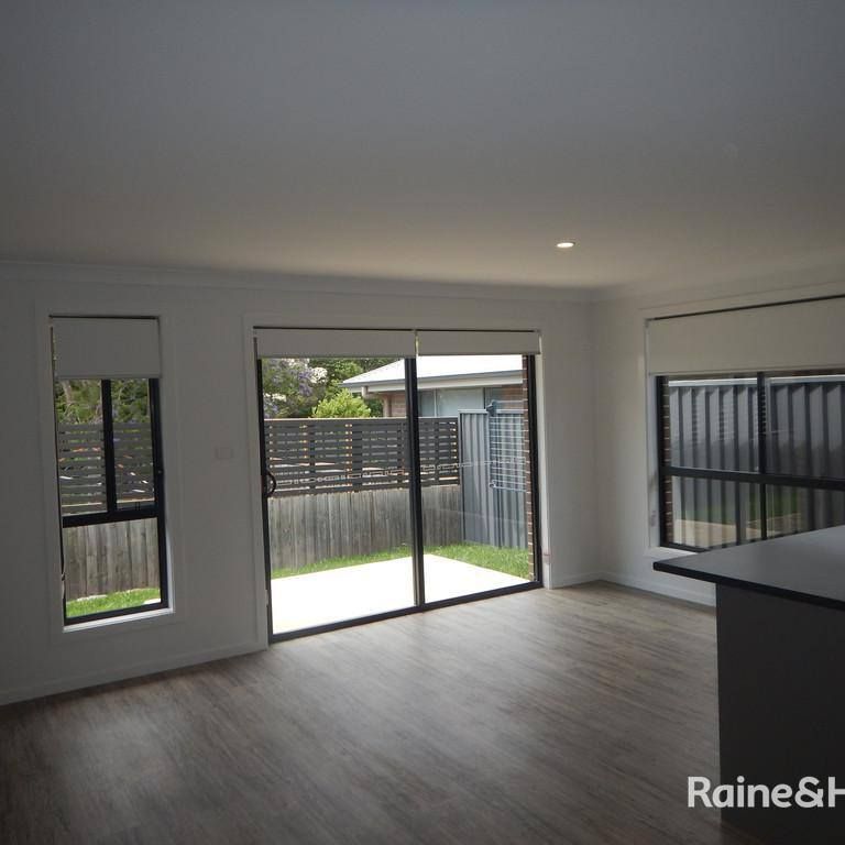 3 BEDROOM TOWNHOUSE - Photo 1