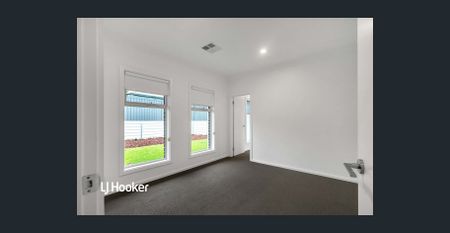 LOW MAINTENANCE THREE BEDROOM HOME - Photo 4