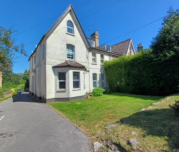 Crescent Road, Bournemouth - Photo 1