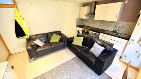 1 bedroom Flat in Midland Road, Leeds - Photo 4
