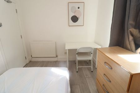 Room in a Shared House, Monega Road, E7 - Photo 2