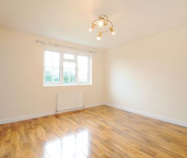 4 bedroom detached house to rent - Photo 4