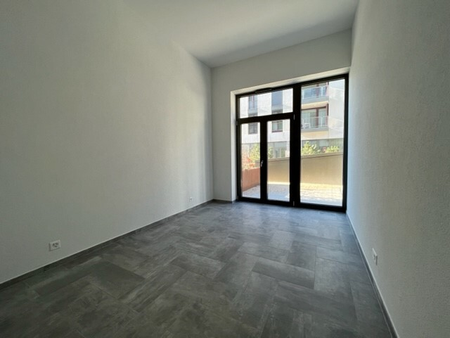 BEL APPARTEMENT DE 3.5 PIECES DE 92 M2 AVEC TERRASSE - Photo 3