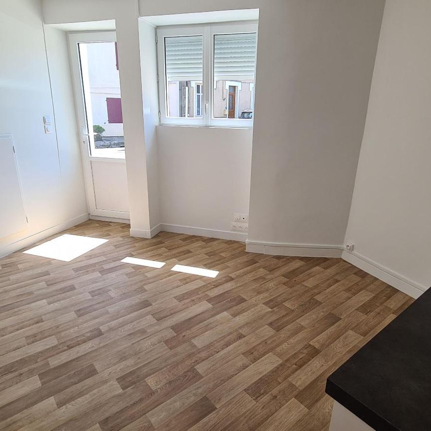 Location Appartement 1 pièce 16m² LUSIGNAN 86600 - Photo 2