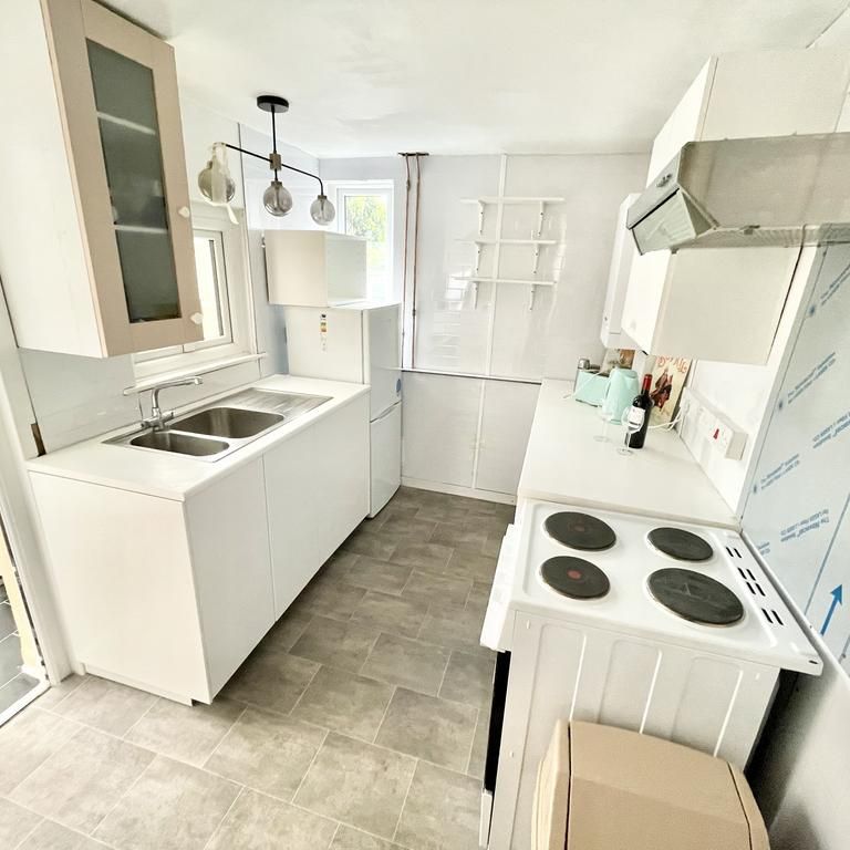 2 bedroom end of terrace house to rent - Photo 1