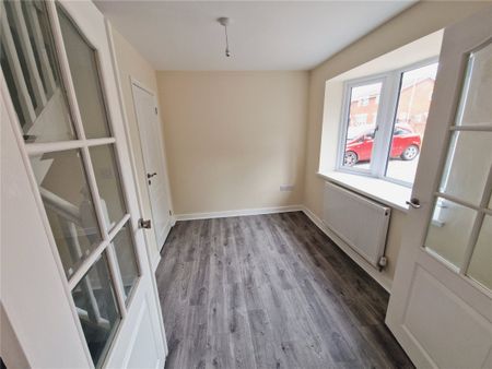 Cheyney Close, Wolverhampton, West Midlands, WV6 - Photo 2