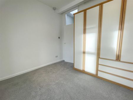 St. Johns Road, Eastbourne, BN20 7NB - Photo 4