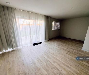 4 bedroom detached house to rent - Photo 1