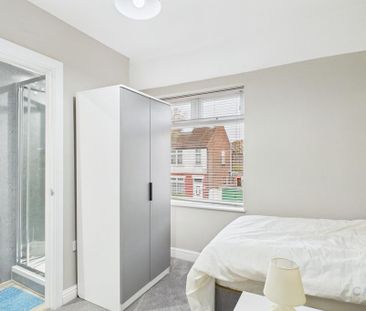 4 bedroom semi-detached house to rent - Photo 4