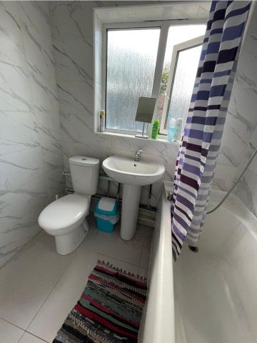 Room in a Shared House, Clifford Road, E16 - Photo 3