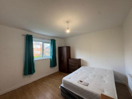 6 bedroom semi-detached house to rent - Photo 3