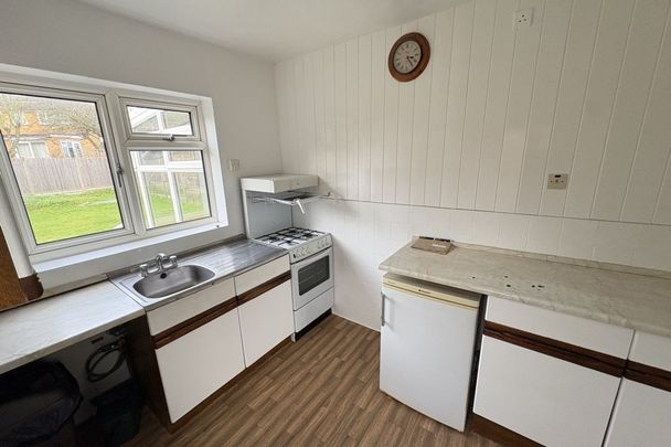 Melvyn Close - Photo 1