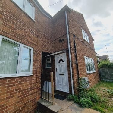 2 bedroom end of terrace house to rent - Photo 2