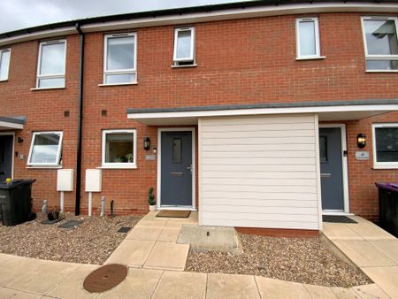 2 bedroom Mid Terraced House to let - Photo 4