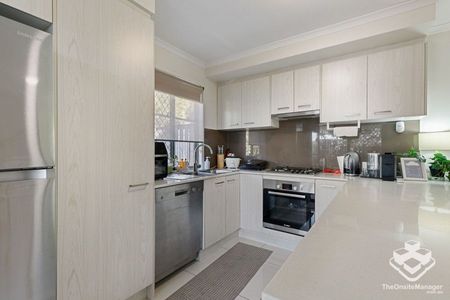 Modern & Low-Maintenance Living in Prime Runcorn Location - Photo 2