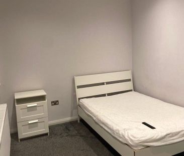 3 bedroom flat to rent - Photo 2