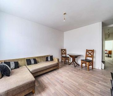 Myrtle Road, Hounslow, TW3 - Photo 2