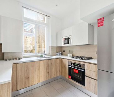 MANAGED BY SAVILLS. PETS ALLOWED. A newly renovated two bedroom flat within Grade II Listed building just moments from Hyde Park. - Photo 1