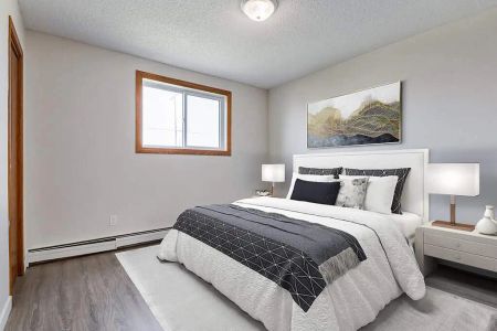 - 3 Bedroom at Crestview Manor - Photo 5