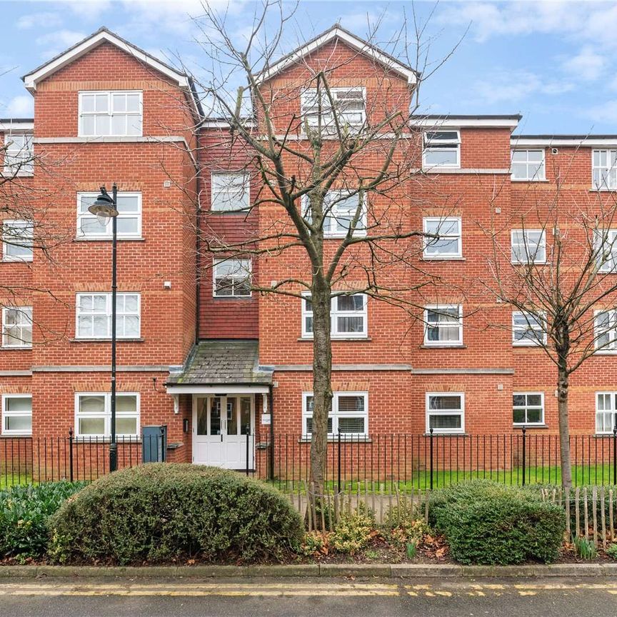 2 bed flat with off street parking and communal garden - Photo 1