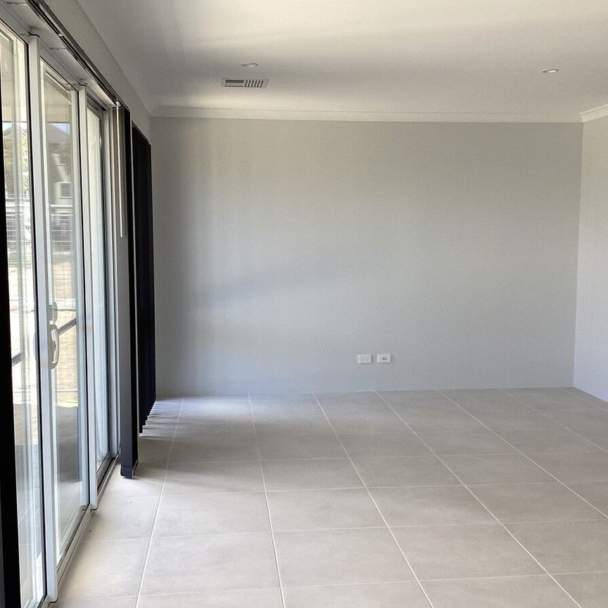 Currambine - Photo 1