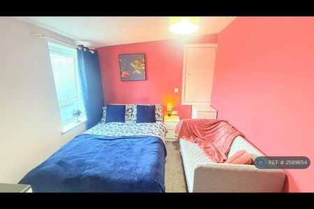 1 bedroom in a house share to rent - Photo 5