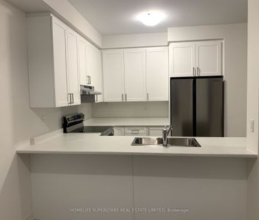 Semi-Detached Home For Lease | X8023628 - Photo 4