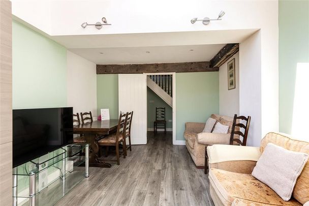 4 bedroom terraced house to rent - Photo 1