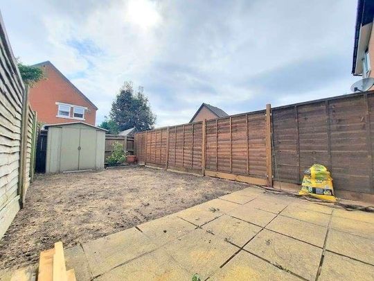 Kilross Road, Bedfont, TW14 - Photo 1