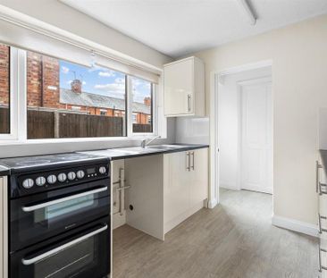 3 bedroom terraced house to rent - Photo 6