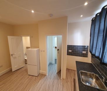 Studio Flat, Station Road, NW10 - Photo 6